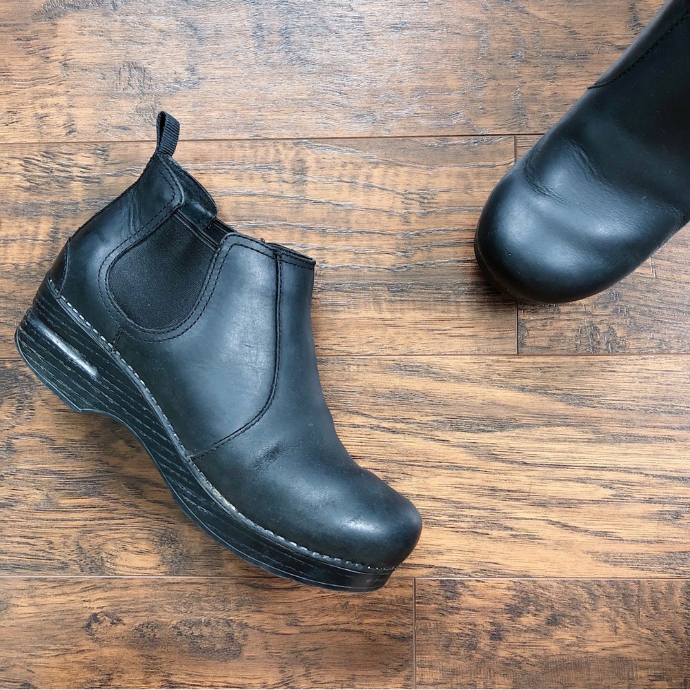 Dansko • Frankie Black Oiled ankle boots clog platform chelsea leather pull on